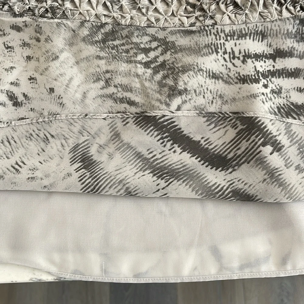 Banana Republic Animal Print Gray Lined Sleeveless VNeck& Back Side Zip Blouse 4 - Picture 9 of 10